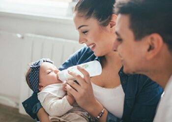 What happens if you feed the baby leftover formula?